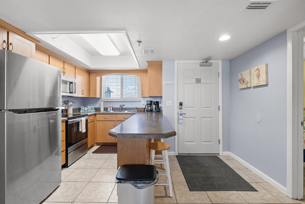 Oceanfront Condo - Pool, Beach & Steps from Flagler Ave