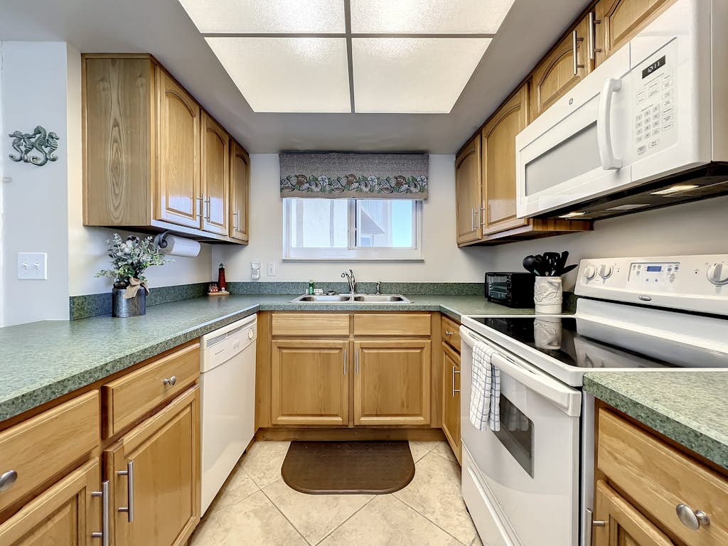 Beachfront, Pool, BBQ & Game room!  Extra Windows = More Light & More Views