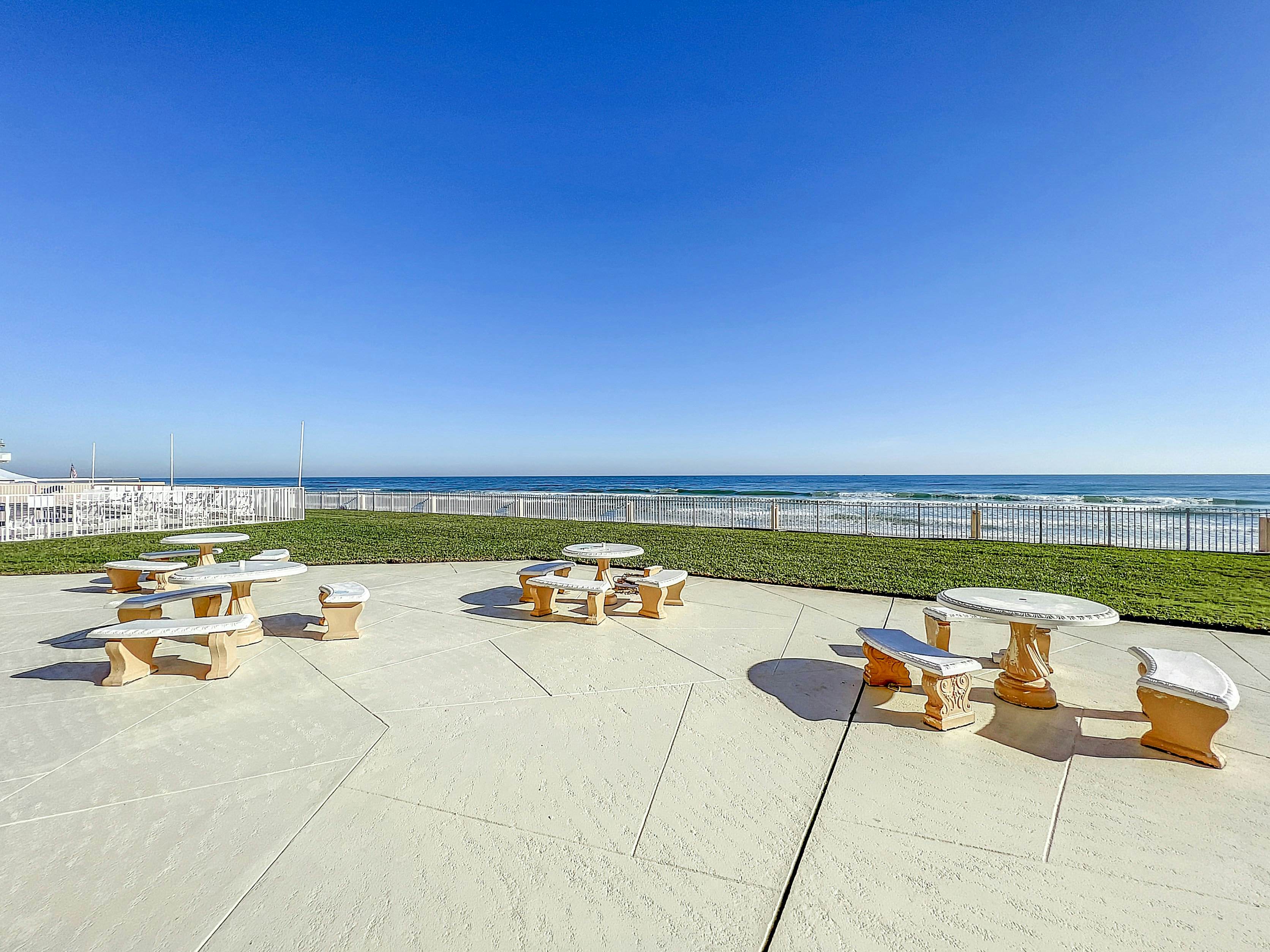 Oceania Beach Club 305