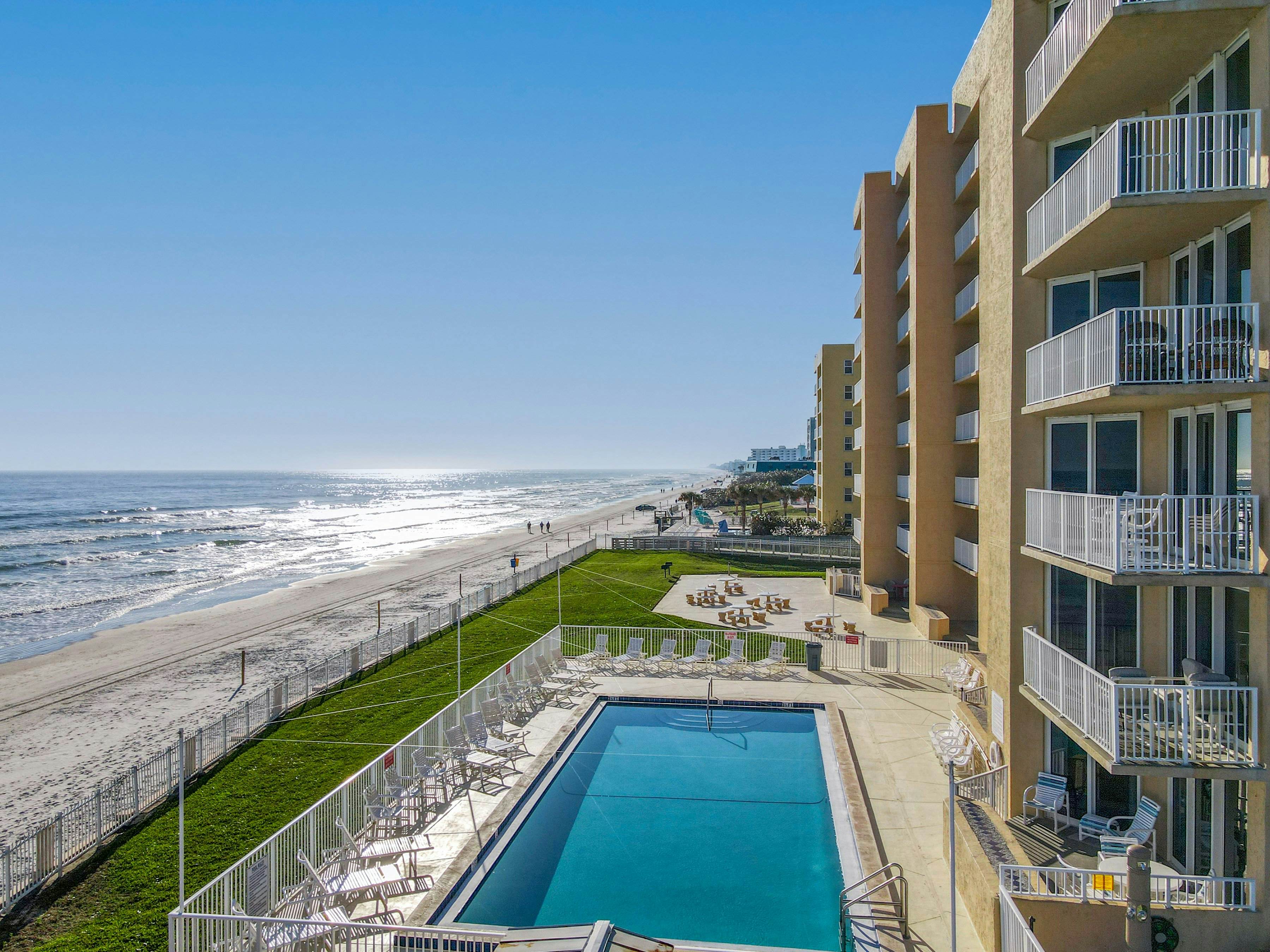 Oceania Beach Club 305