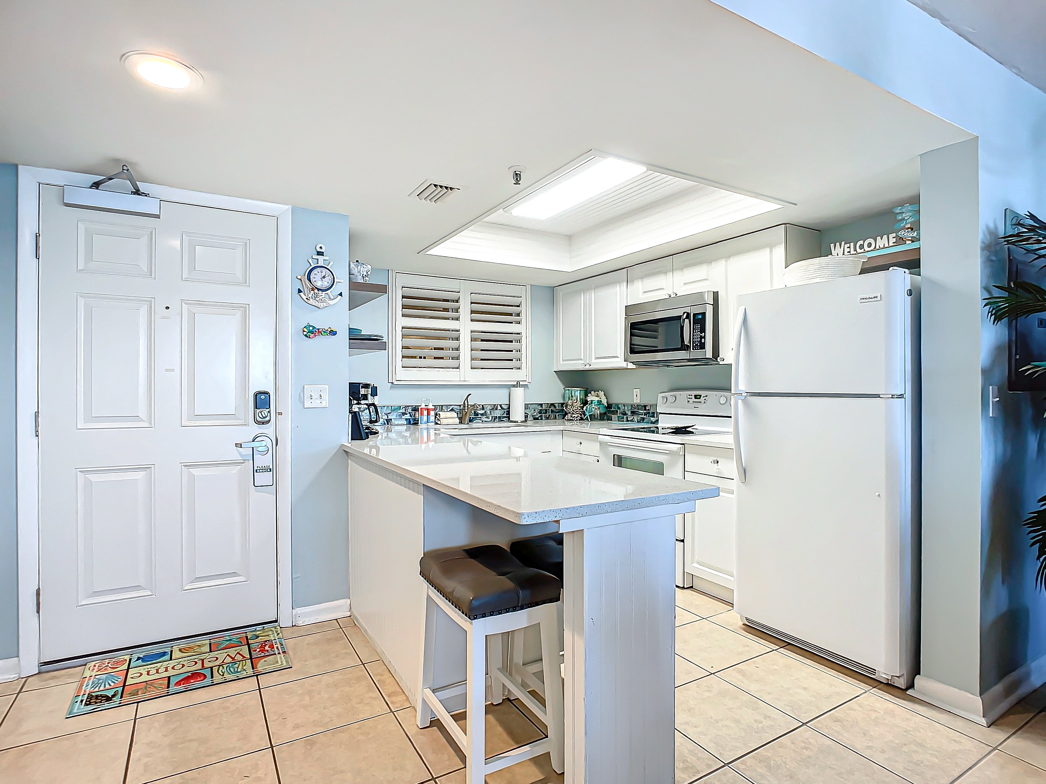 Updated 2BR oceanfront condo with balcony & pool