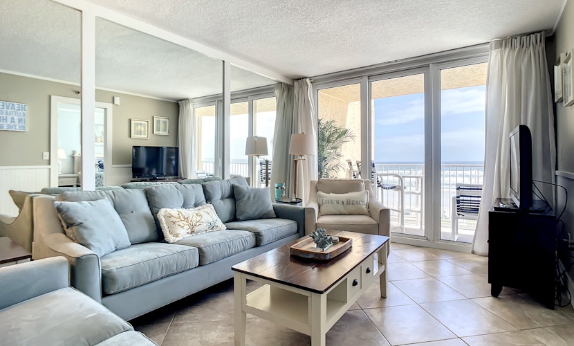 OceanFront Condo - Beach, Pool, Steps to Flagler Ave