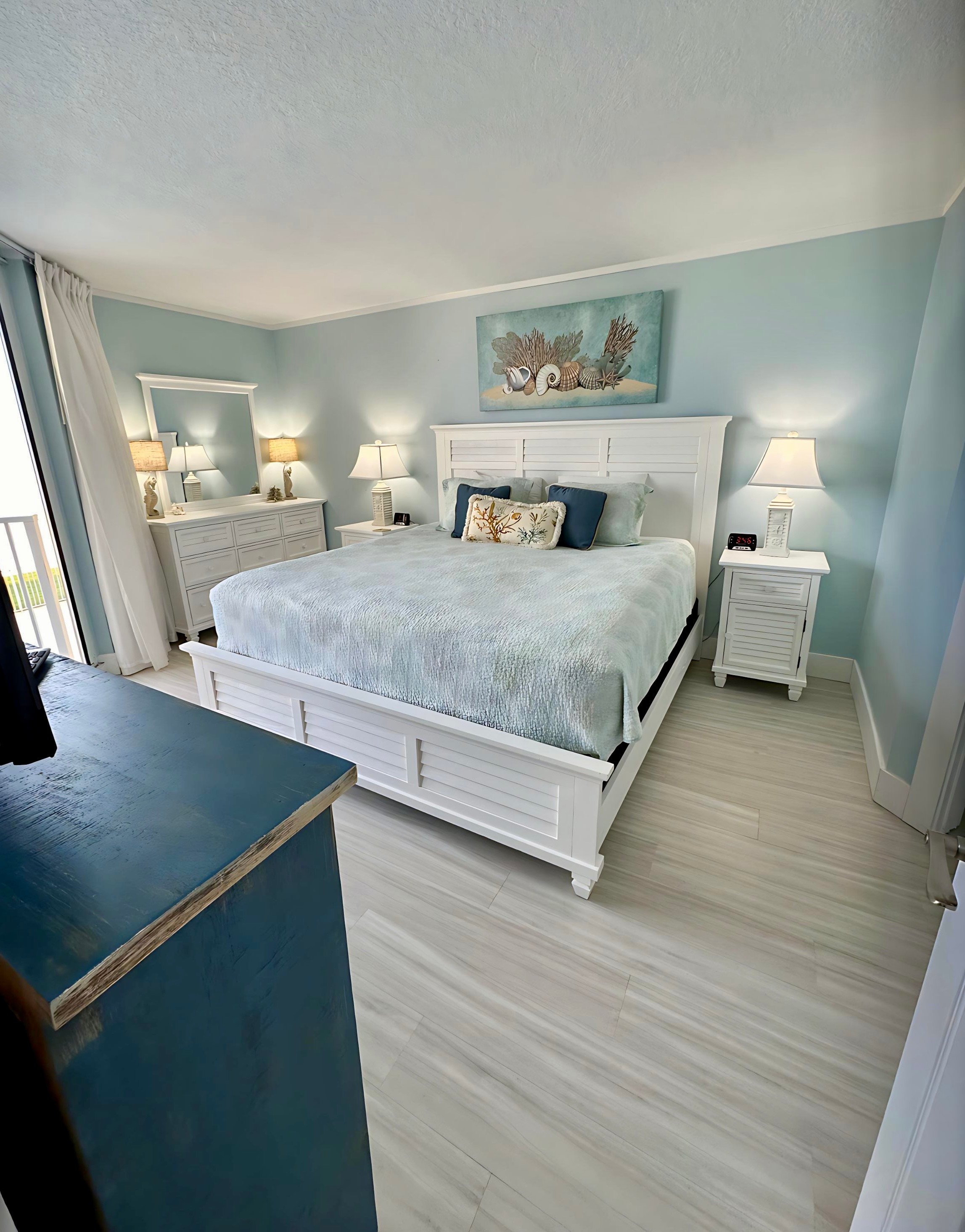 OceanFront Condo - Beach, Pool, Steps to Flagler Ave