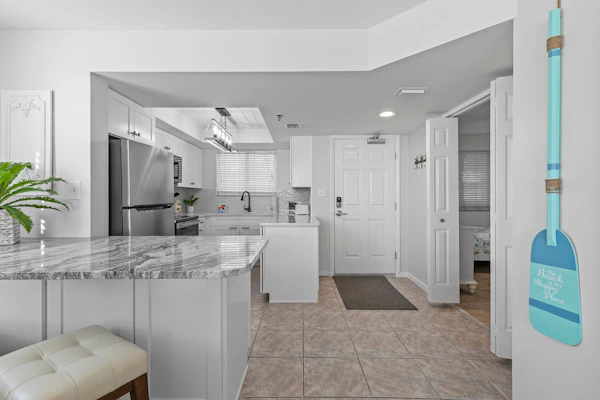 OceanFront Ground Floor Condo w Pool, Walk to Flagler