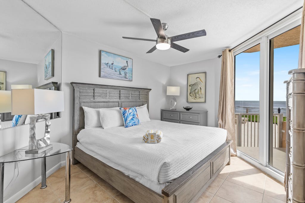 OceanFront Ground Floor Condo w Pool, Walk to Flagler