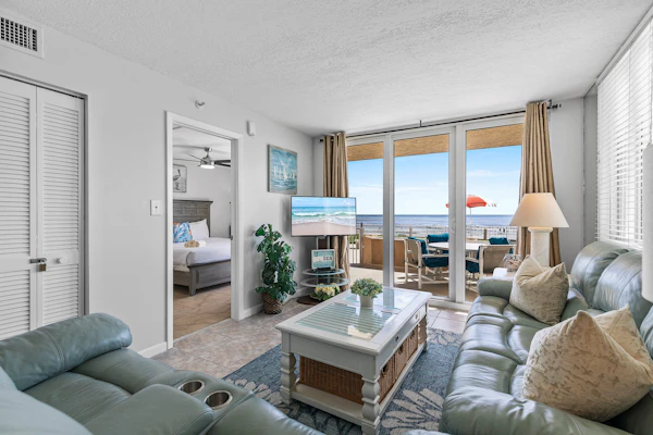 OceanFront Ground Floor Condo w Pool, Walk to Flagler