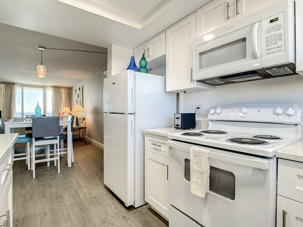 Top Floor Oceanfront - Pool, Beach & Steps to Flagler Ave