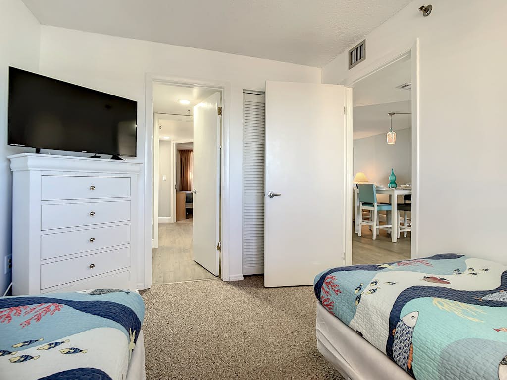 Top Floor Oceanfront - Pool, Beach & Steps to Flagler Ave