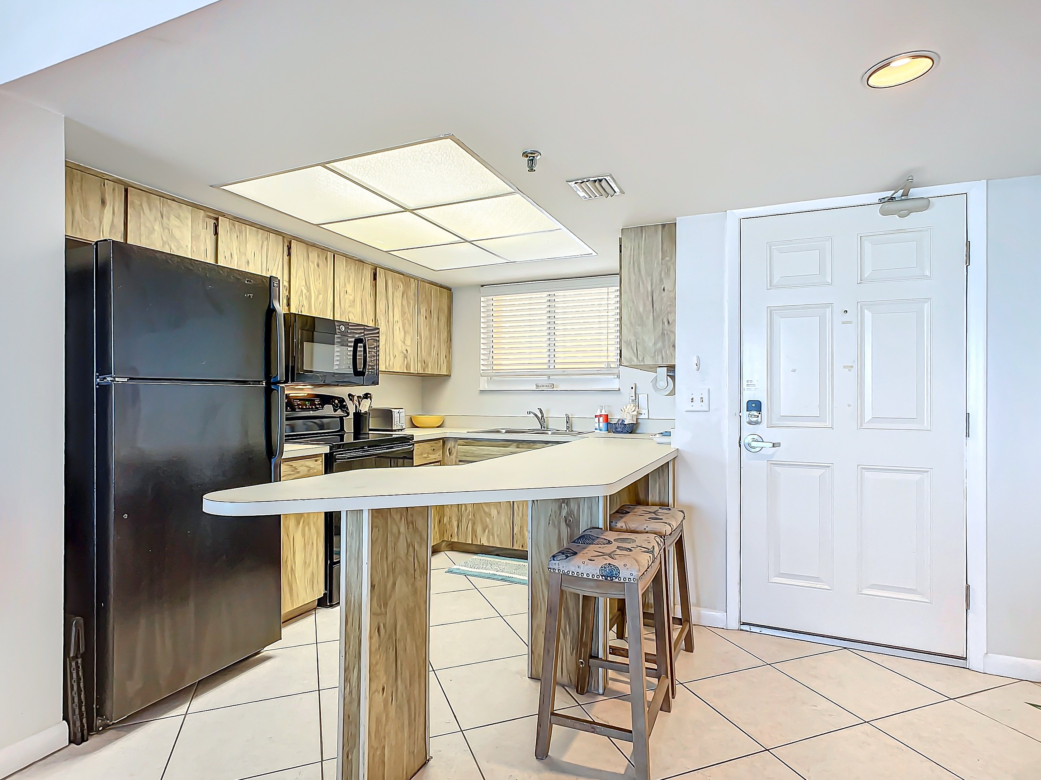 Oceanfront Condo at Oceania Beach Club - Pool, Balcony, Sleeps 4, Walk to Flagler Ave!