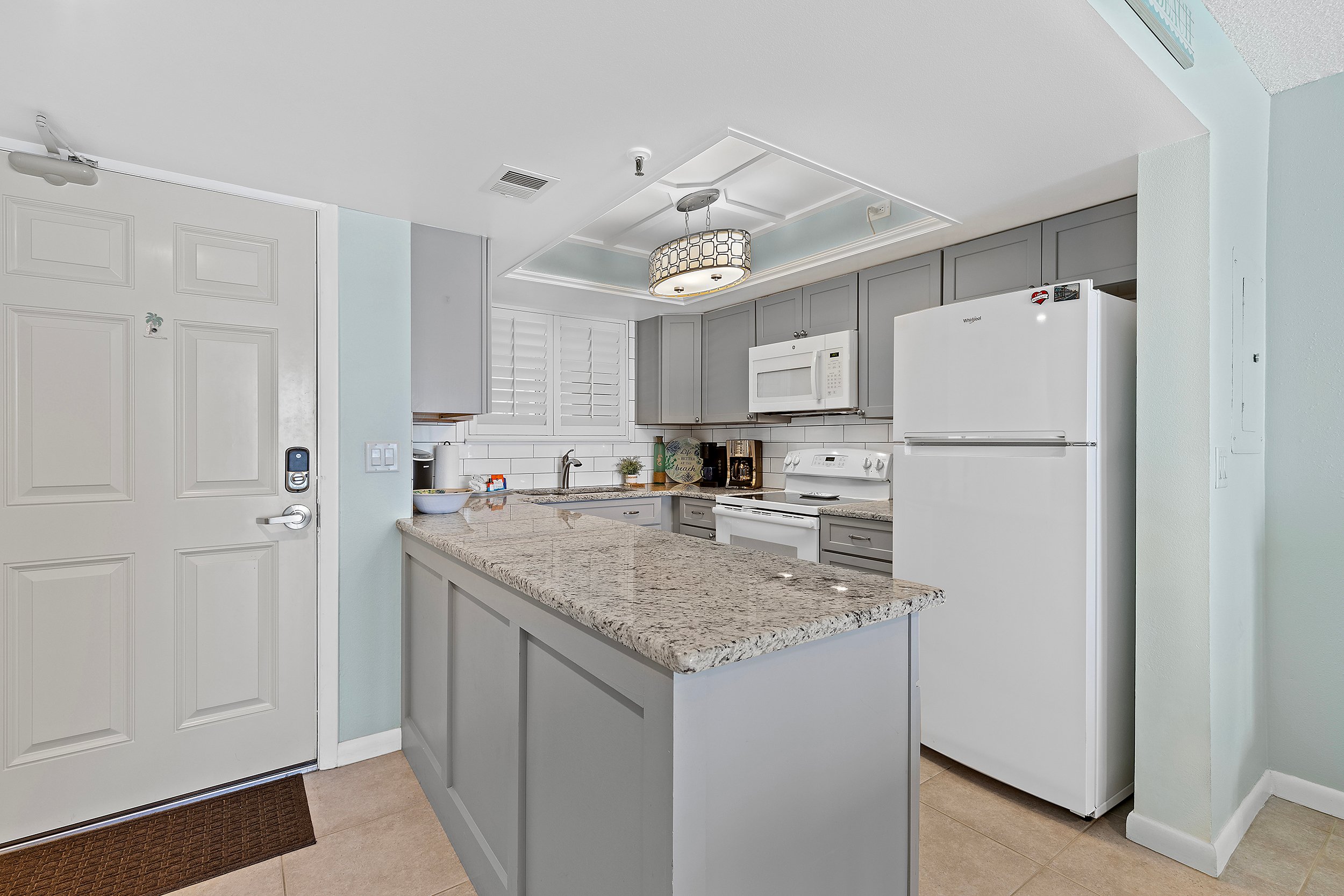 Oceanfront Condo at Oceania Beach Club - Pool, Balcony, Sleeps 6, Walk to Flagler Ave!