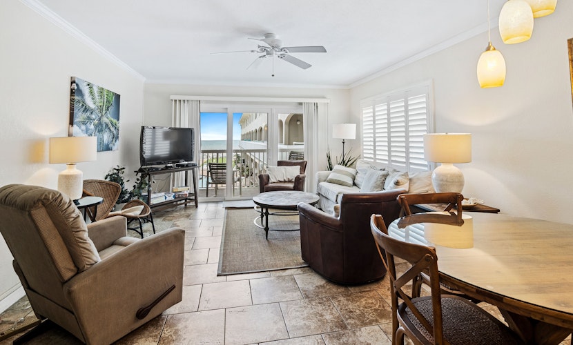 Walk to Beach, Pool & Flagler! Relaxed Condo w/ Balcony & Full Kitchen