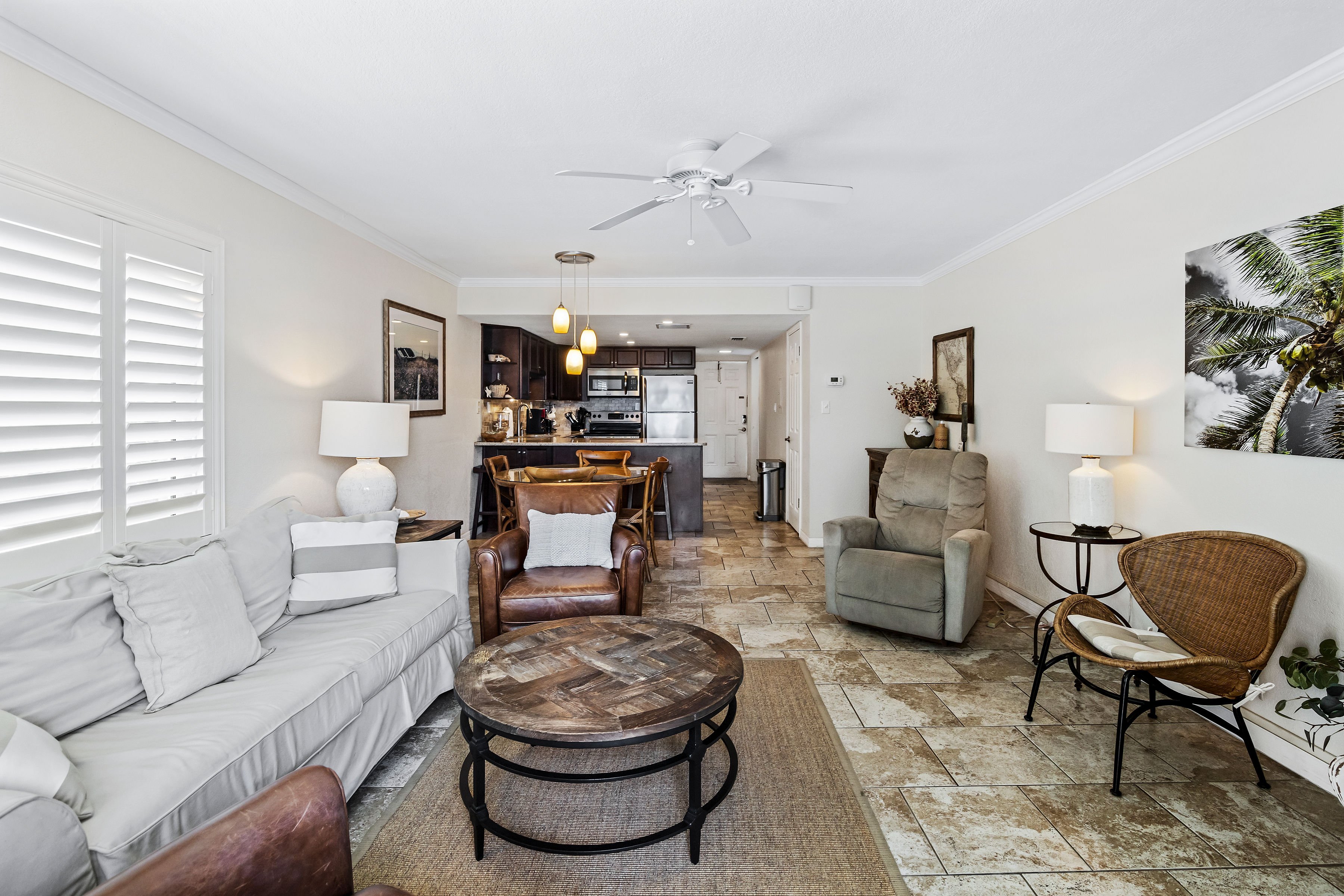 Walk to Beach, Pool & Flagler! Relaxed Condo w/ Balcony & Full Kitchen