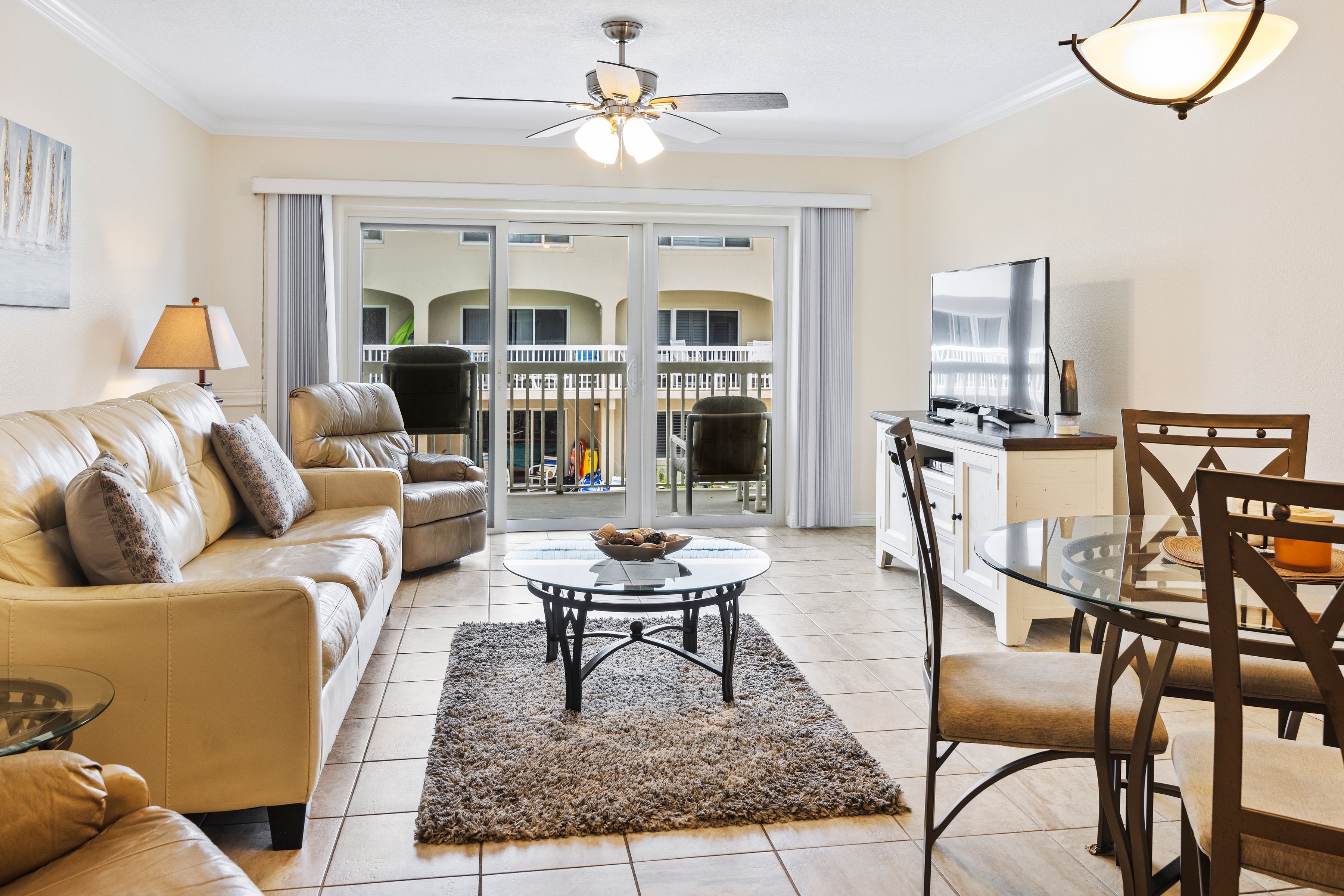 Walk to Beach, Pool & Flagler! Relaxed Condo w/ Balcony & Full Kitchen