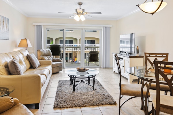 Walk to Beach, Pool & Flagler! Relaxed Condo w/ Balcony & Full Kitchen