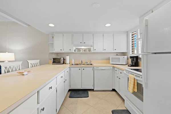 Steps to Sand 🌊 Ground Floor Condo in Quiet Oceanfront Community