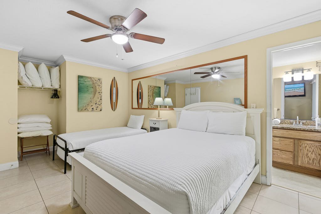Oceanfront Balcony Condo – Walk to Dining, Splash Park & More