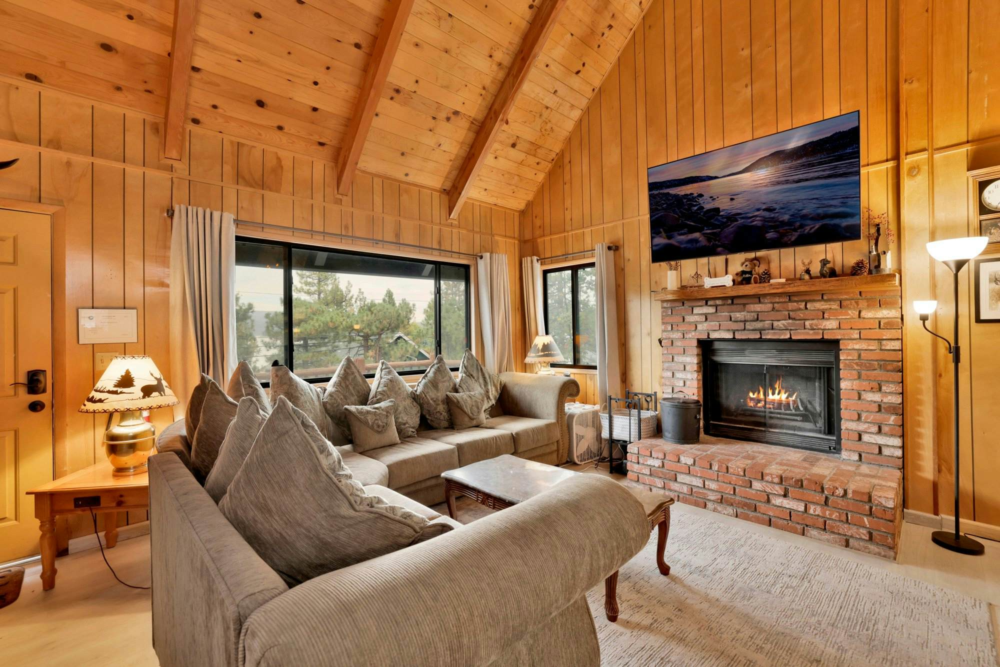 2585-Lakeview Pines Log Cabin