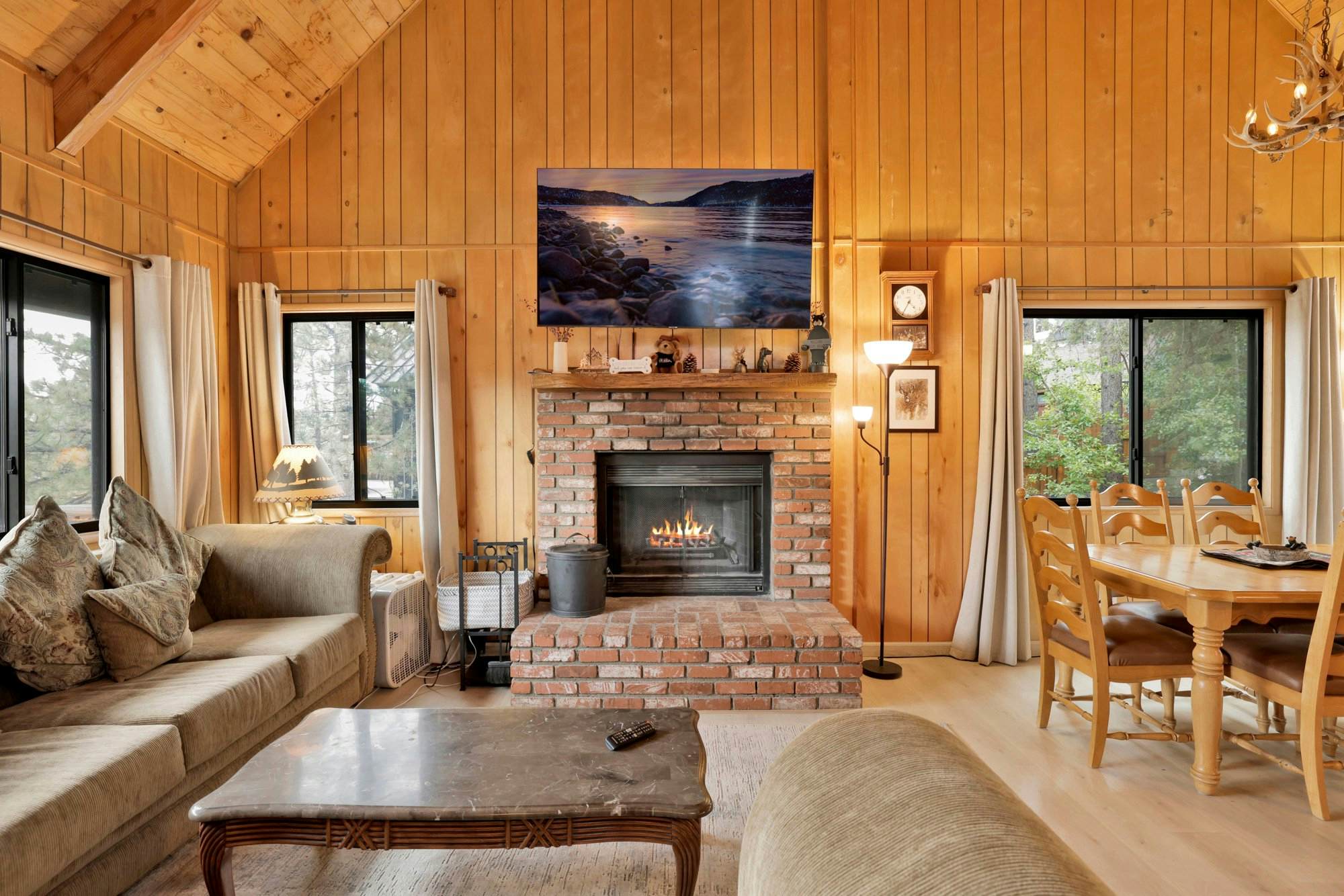 2585-Lakeview Pines Log Cabin