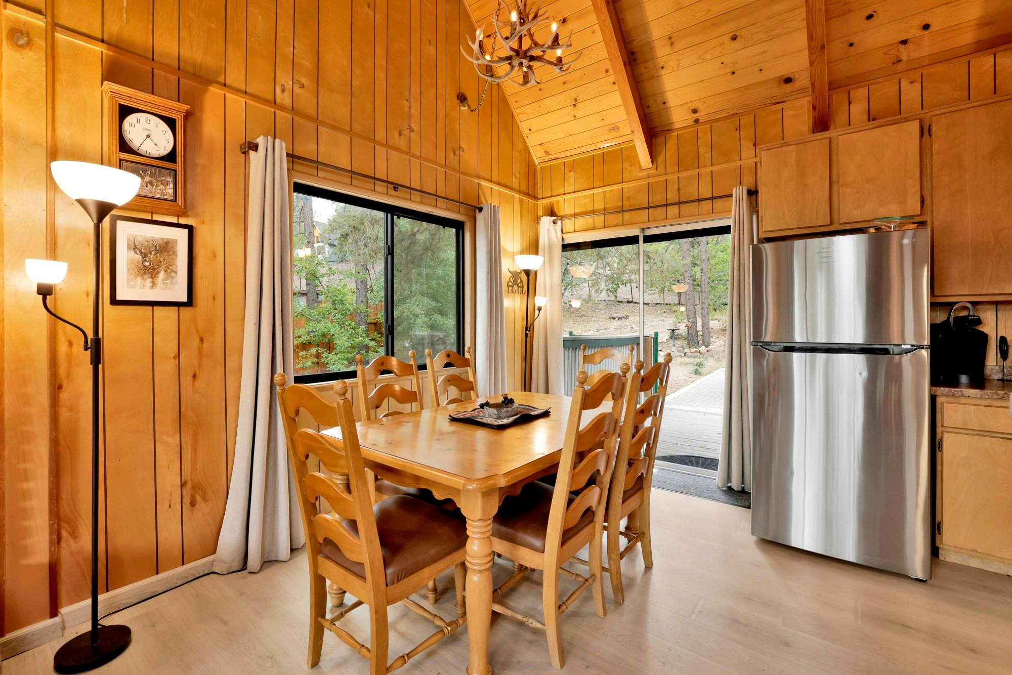 2585-Lakeview Pines Log Cabin