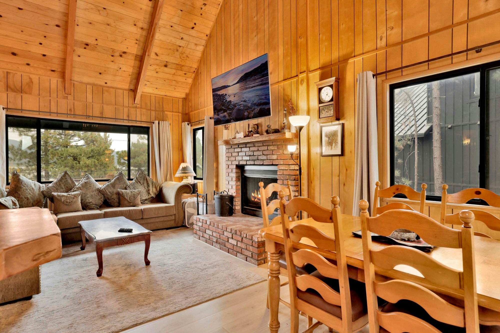 2585-Lakeview Pines Log Cabin