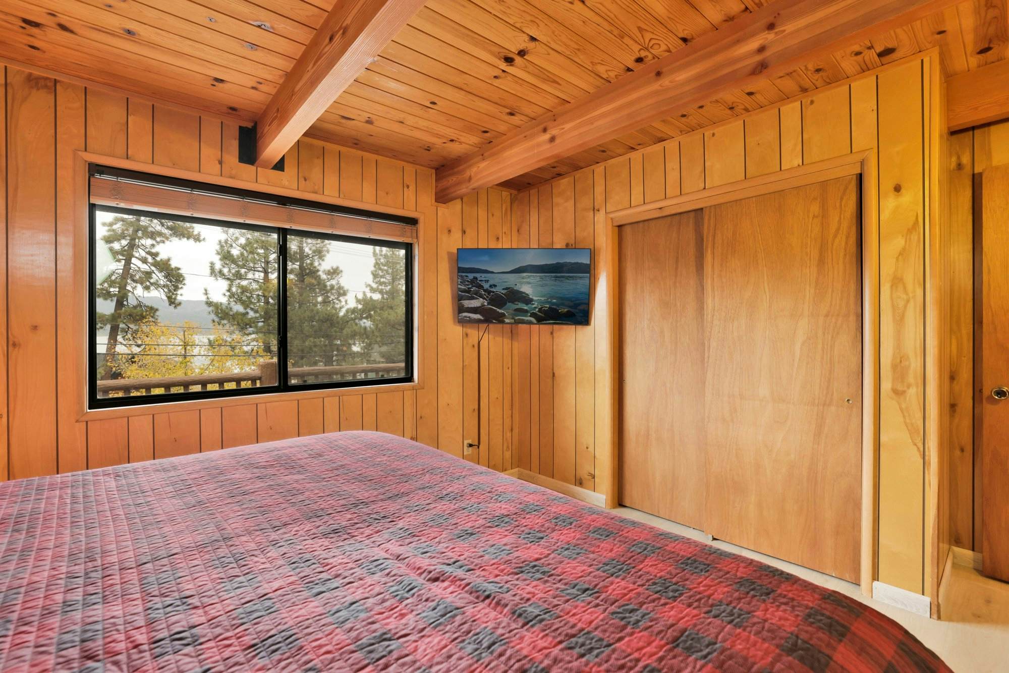 2585-Lakeview Pines Log Cabin