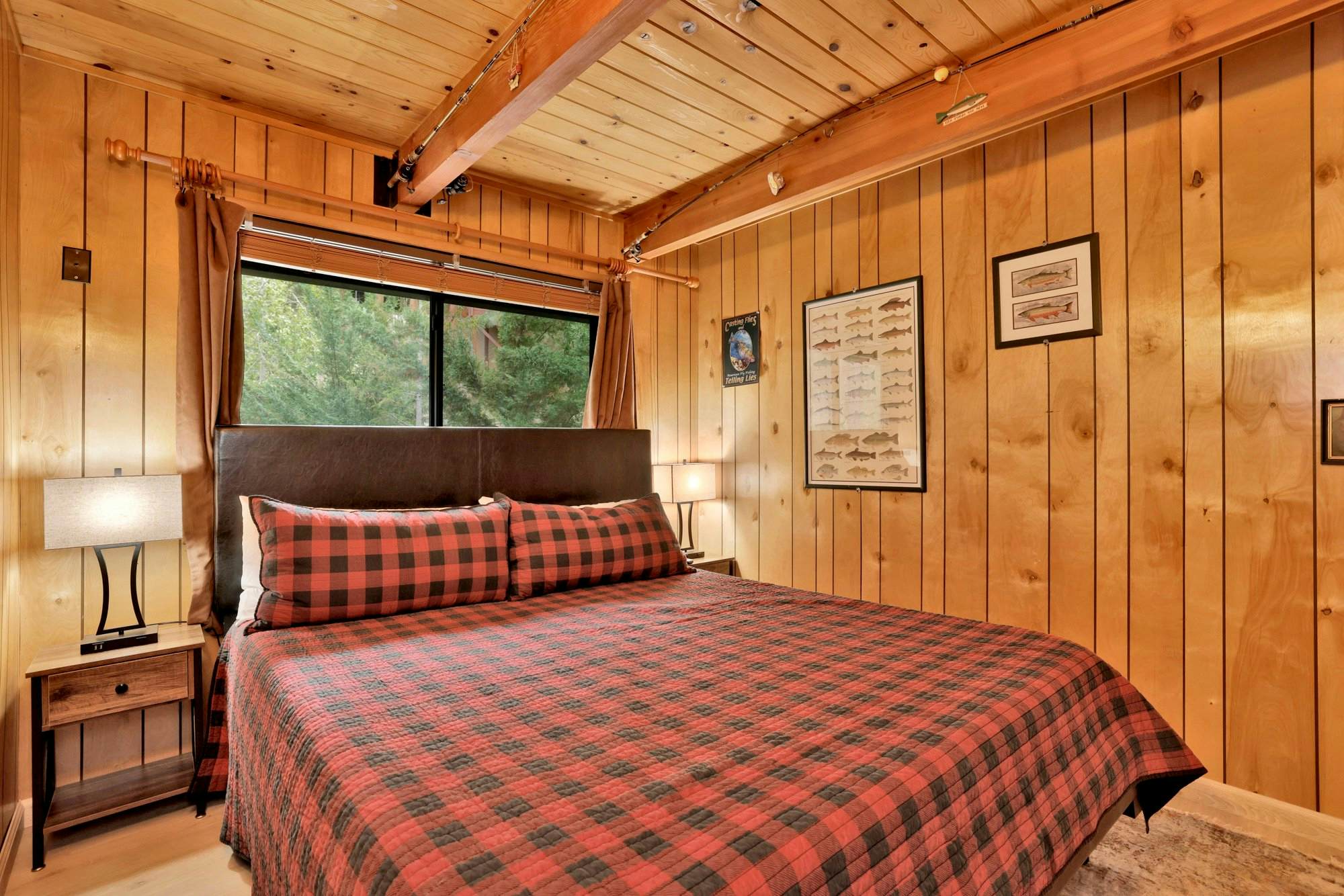 2585-Lakeview Pines Log Cabin