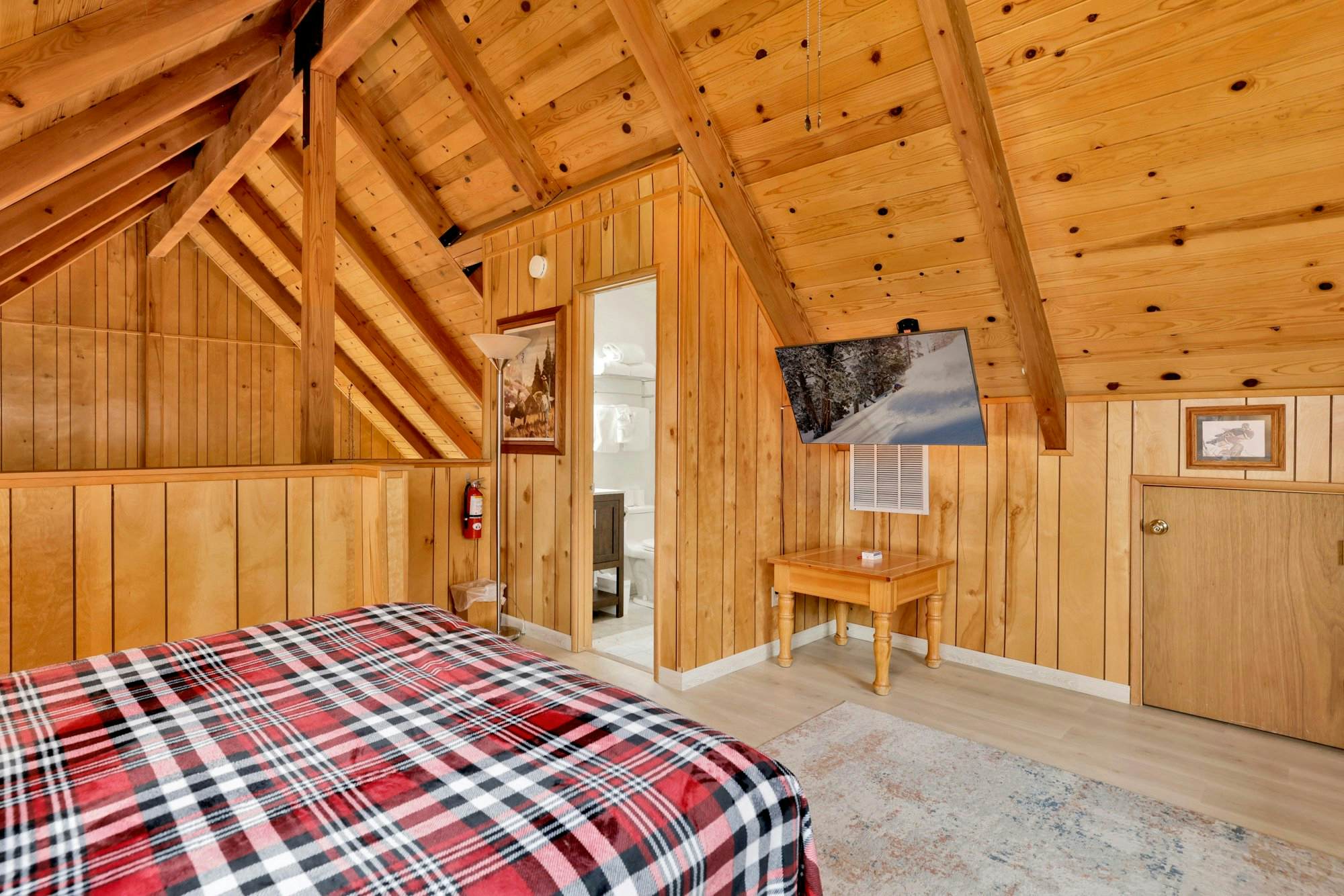 2585-Lakeview Pines Log Cabin