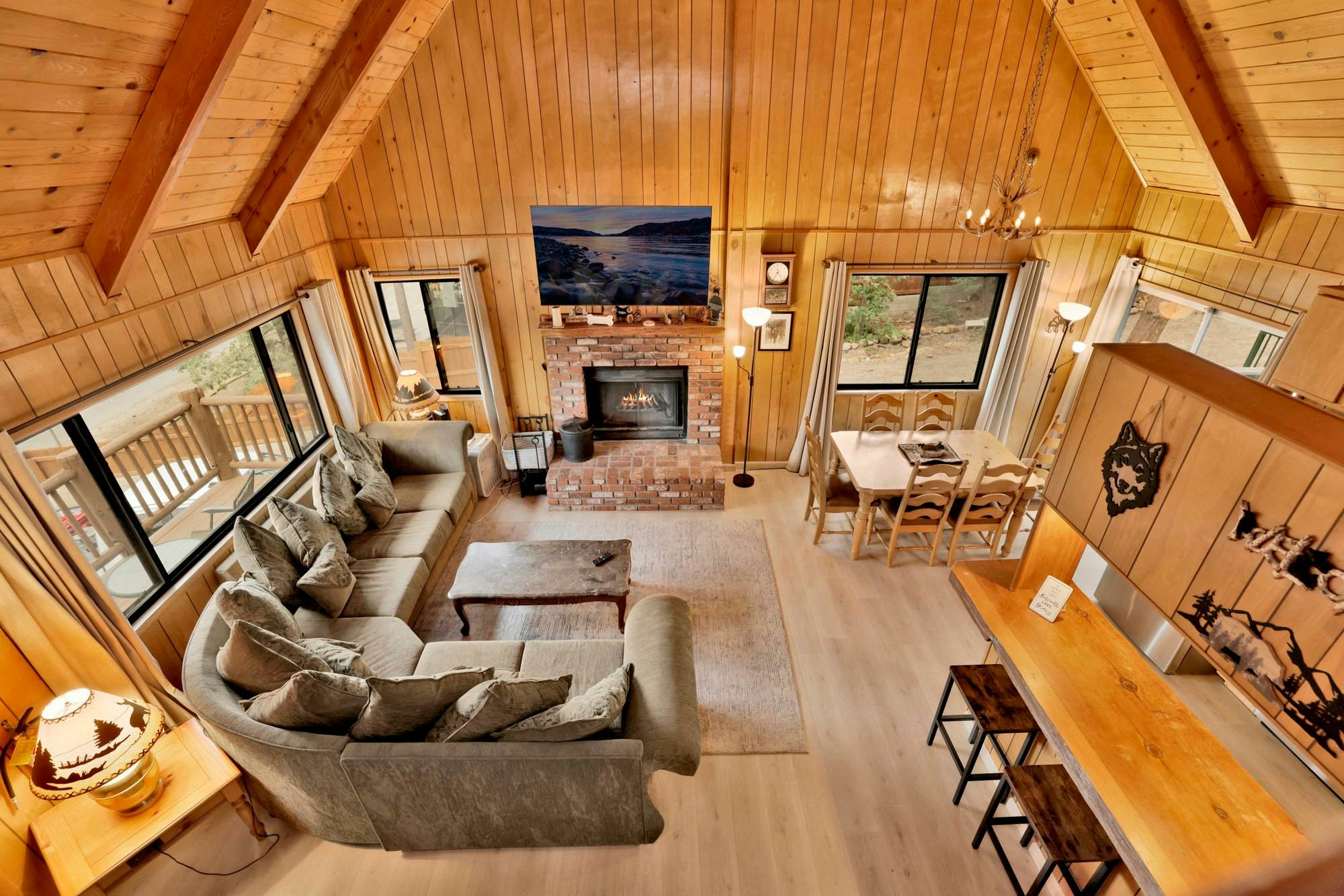 2585-Lakeview Pines Log Cabin