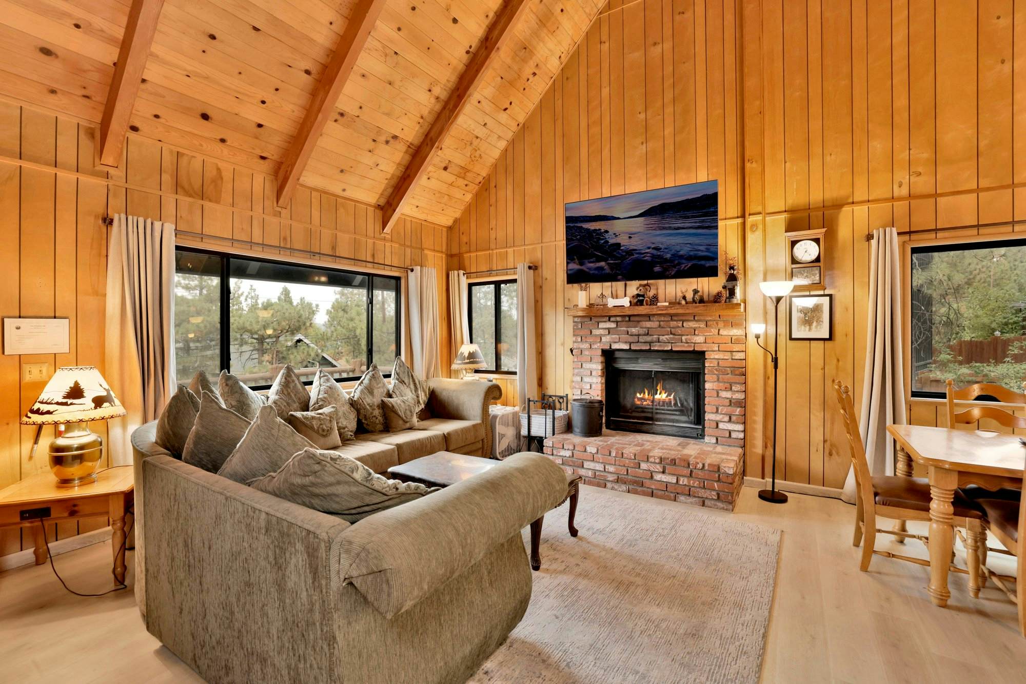 2585-Lakeview Pines Log Cabin