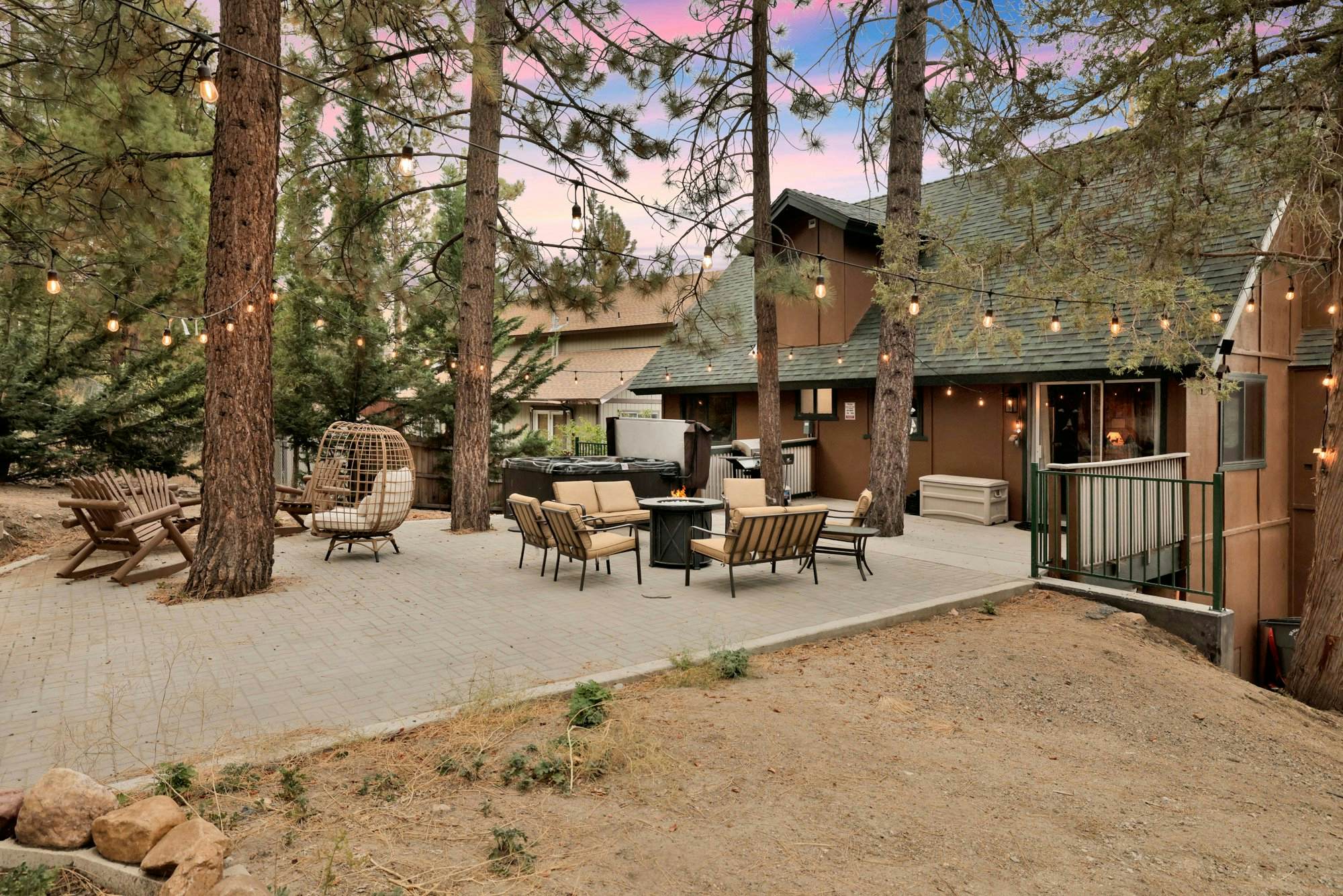 2585-Lakeview Pines Log Cabin