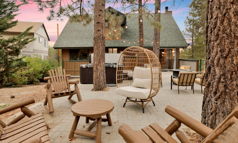 Lakeview Pines Log Cabin - Custom Built Village Log Cabin Retreat w/ Hot Tub, Pool Table