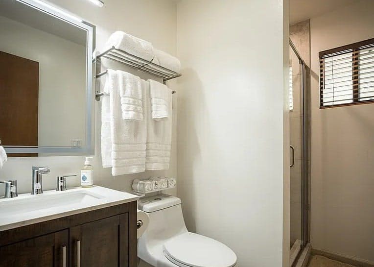 2585-Lakeview Pines Log Cabin