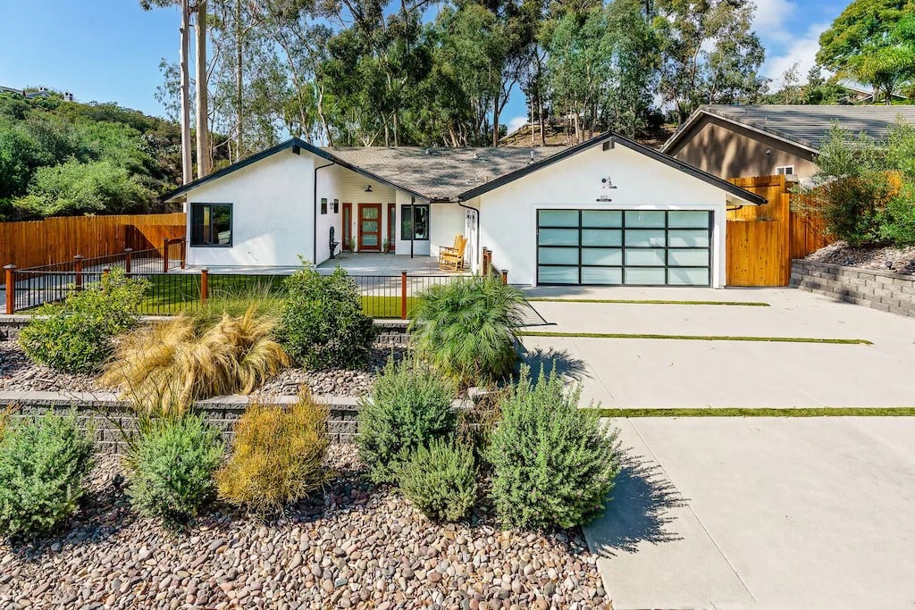 Poppy Cottage with Spa, Modern Luxury