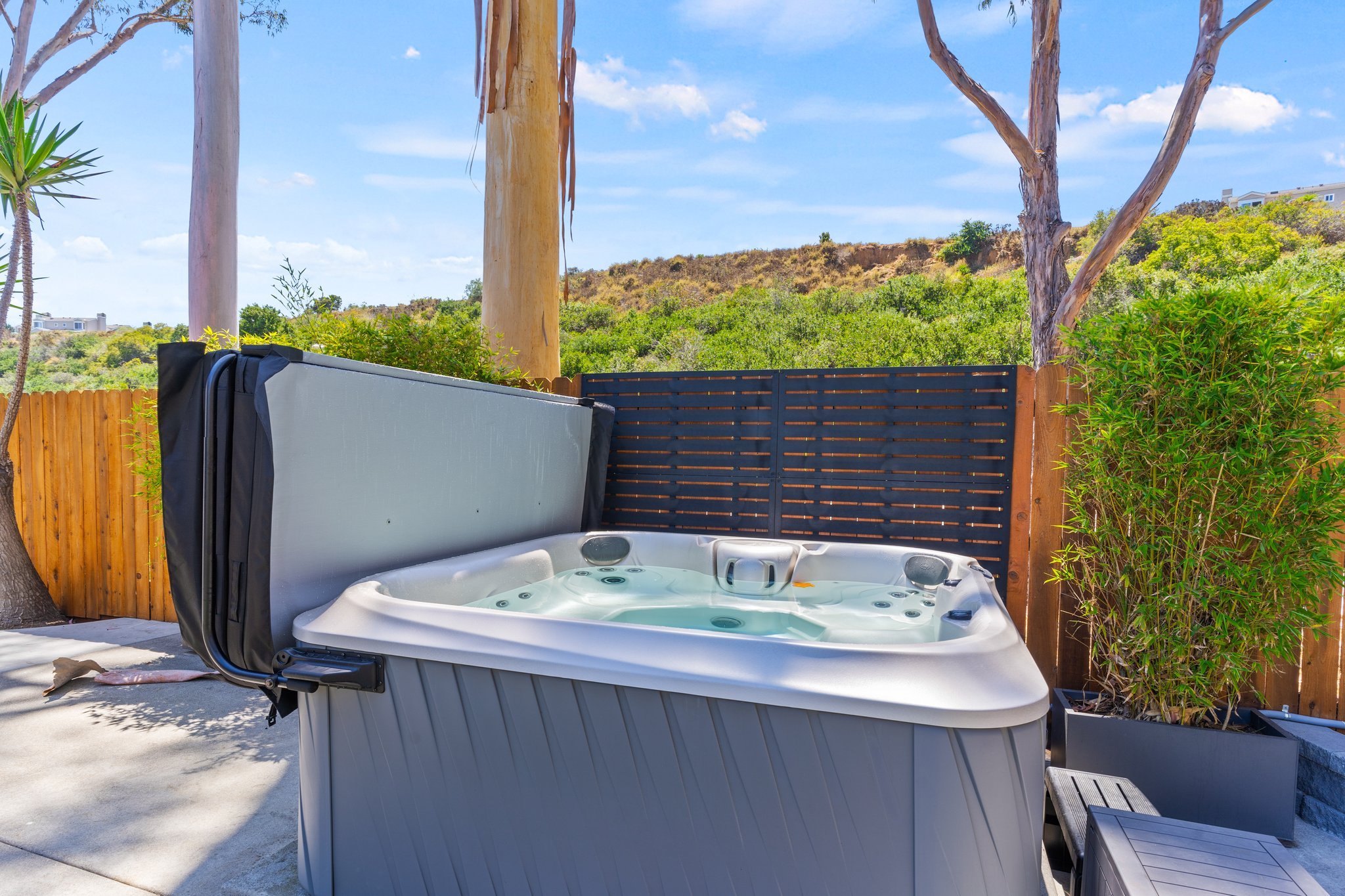 Poppy Cottage with Spa, Modern Luxury