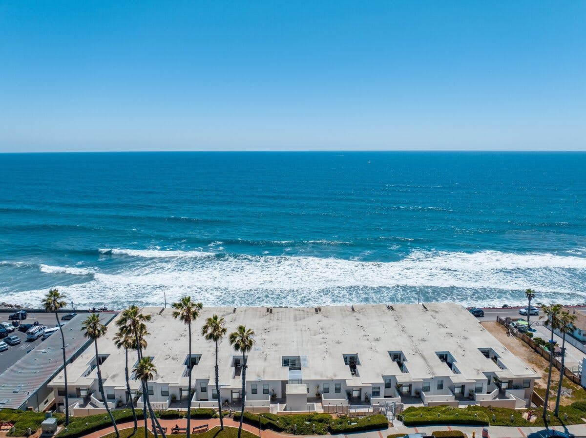Oceanside Escape - Oceanfront - 700S-102