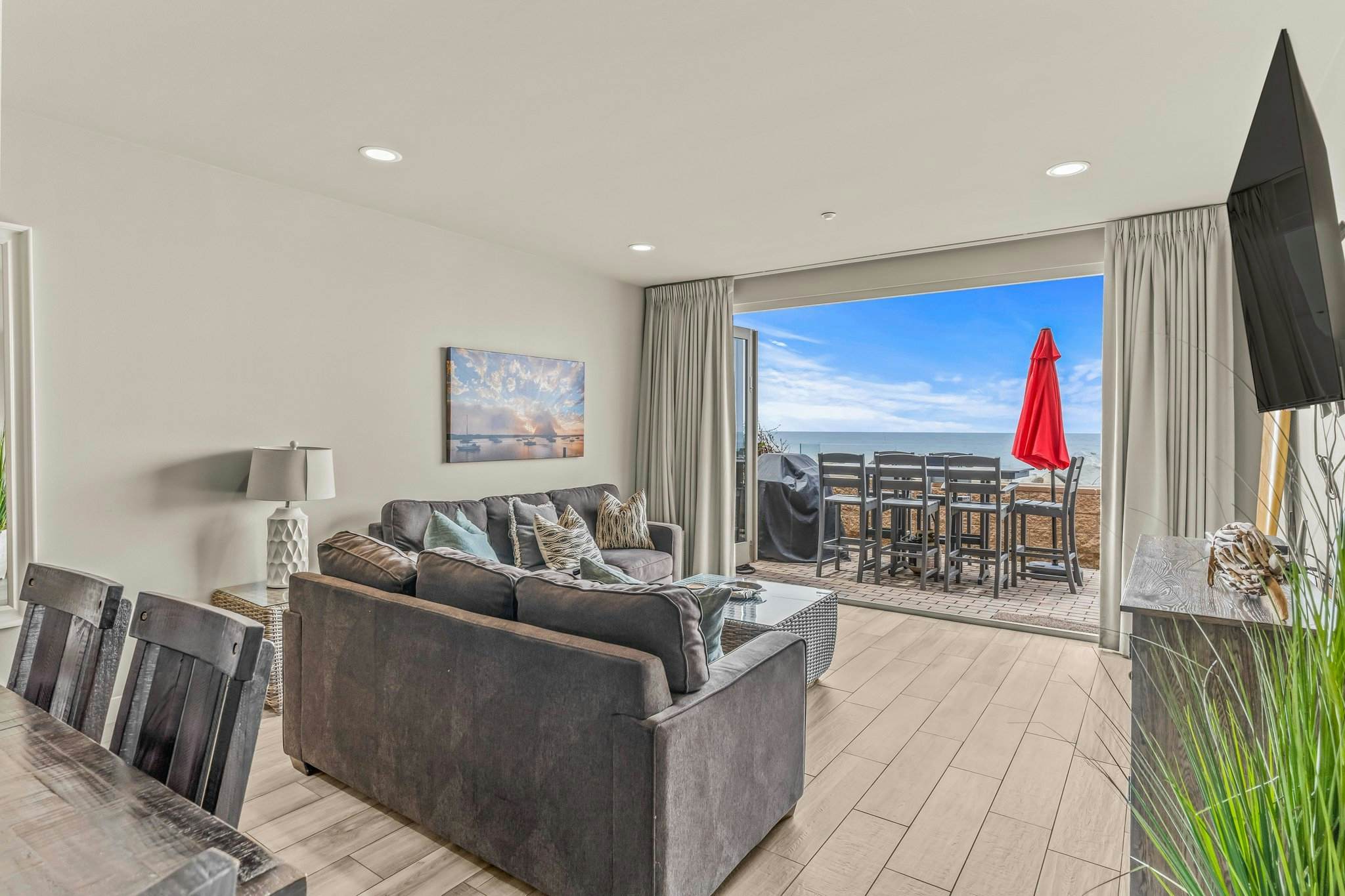 Oceanside Escape - Oceanfront - 700S-102