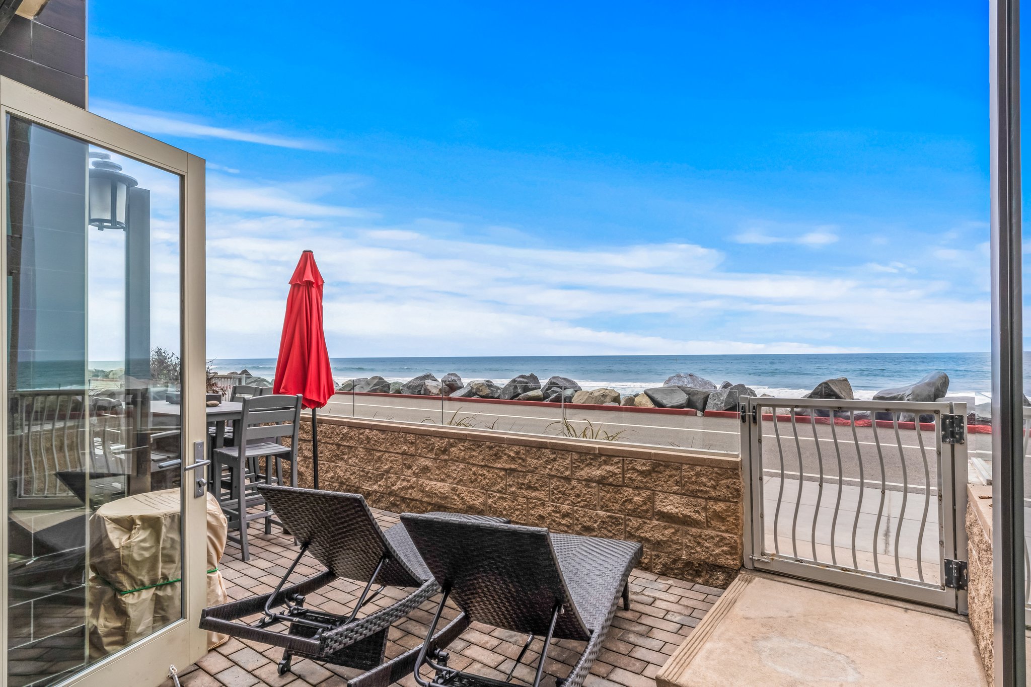 Oceanside Escape - Oceanfront - 700S-102