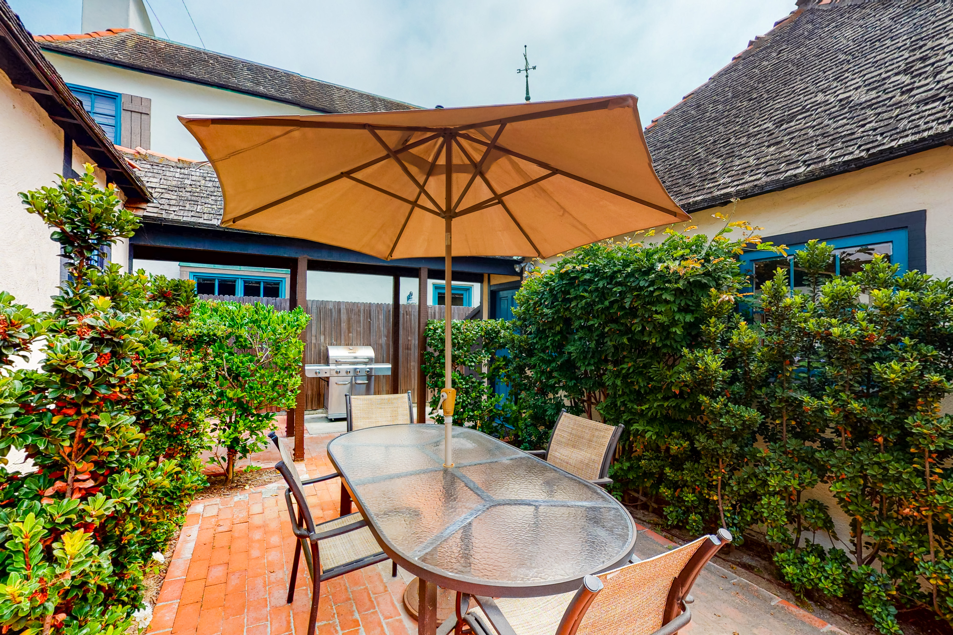 The Normandy House at Saint Malo Spacious and Charming Retreat with tons of amenities