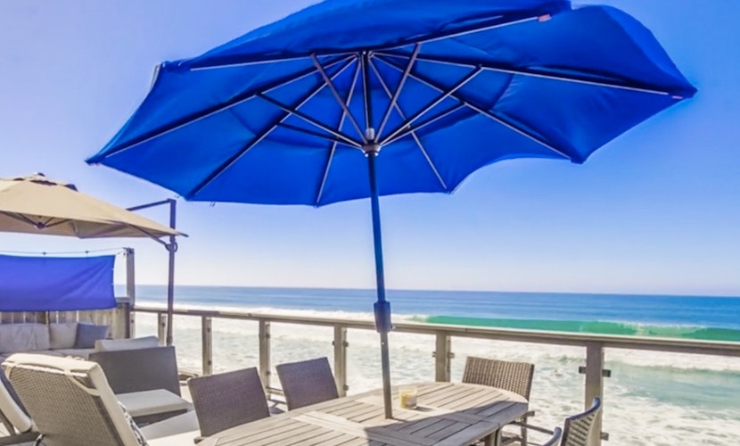 Surfs Up Breezy beachfront home with amazing views, gas fireplace, deck, WiFi, & grill