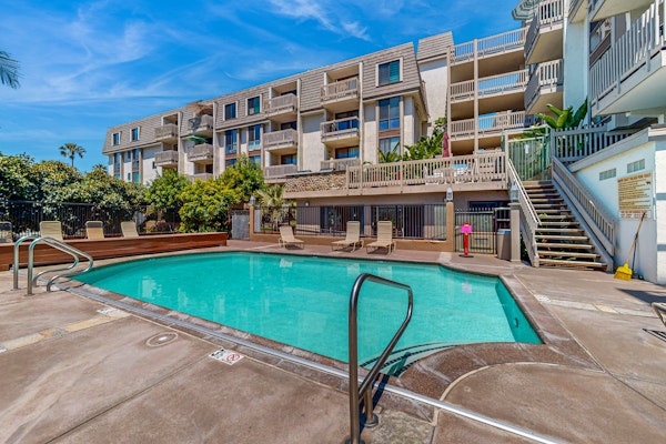 Breakwater Escape A 200