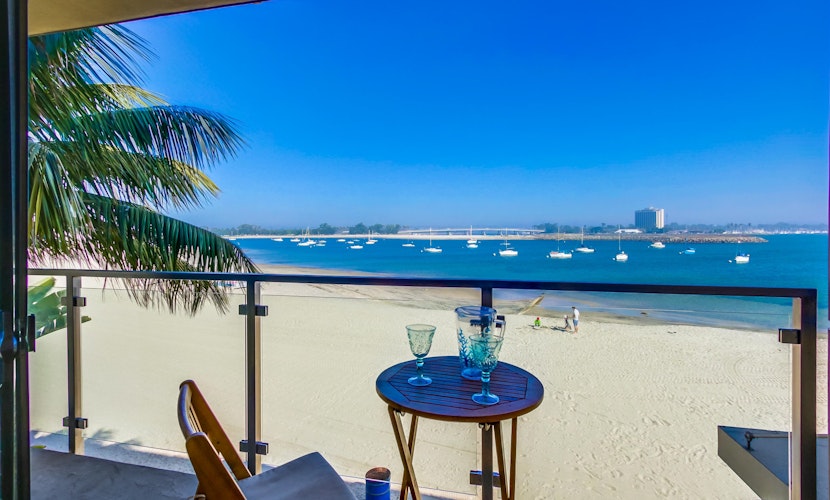 Cohasset Getaway Unit #3 Fantastic beachside vacation home with balcony & washer/dryer