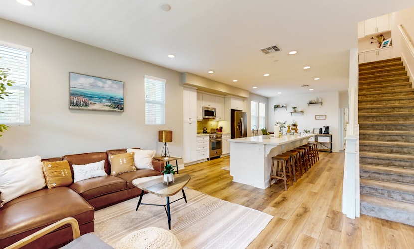 Plumeria Retreat - Modern, 3-story townhome with pool & patio - 30-Night Minimum