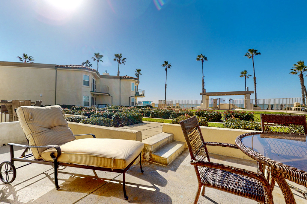 Beachfront Condo at the Sea - 30 Night Minimum