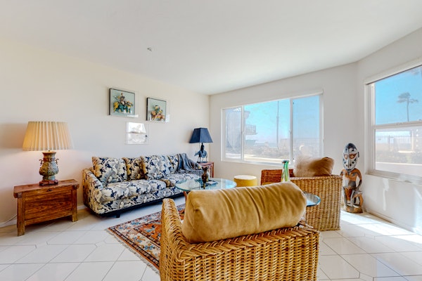 Beachfront Condo at the Sea Ground-floor condo with ocean views, fireplace, on-site hot tubs & sauna
