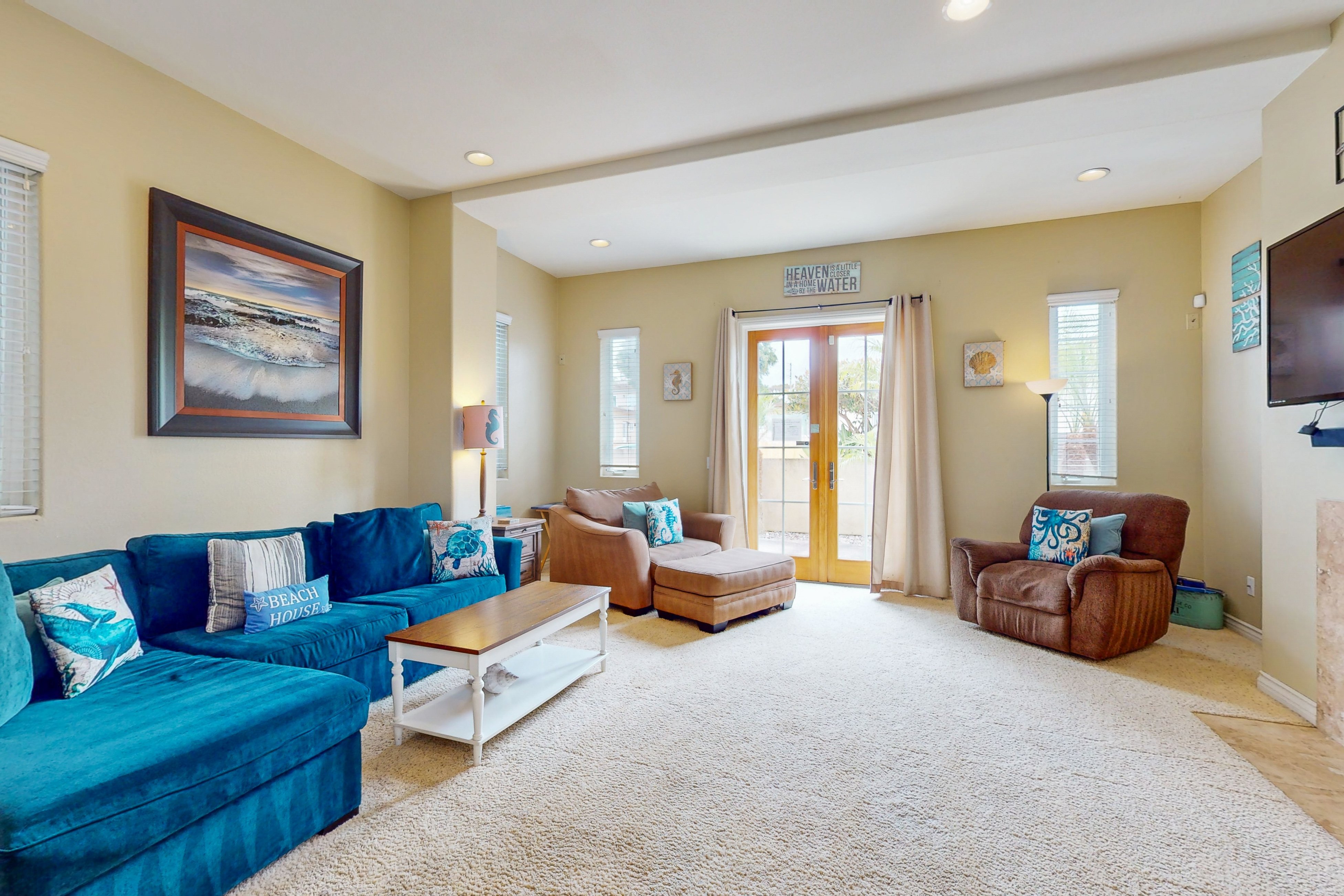 Westwood House ocean-view on the coast with rooftop balcony & fireplace