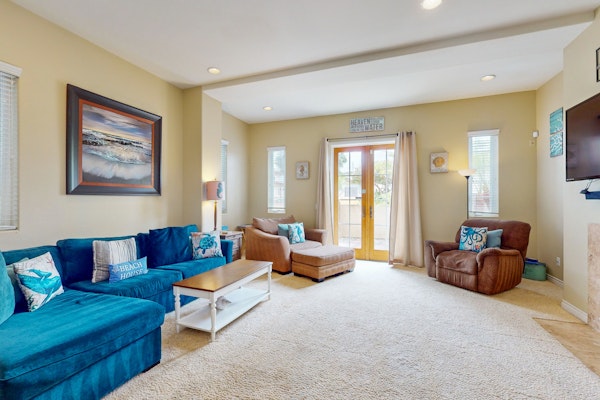 Westwood House ocean-view on the coast with rooftop balcony & fireplace