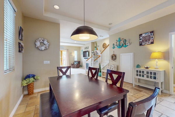 Westwood House ocean-view on the coast with rooftop balcony & fireplace