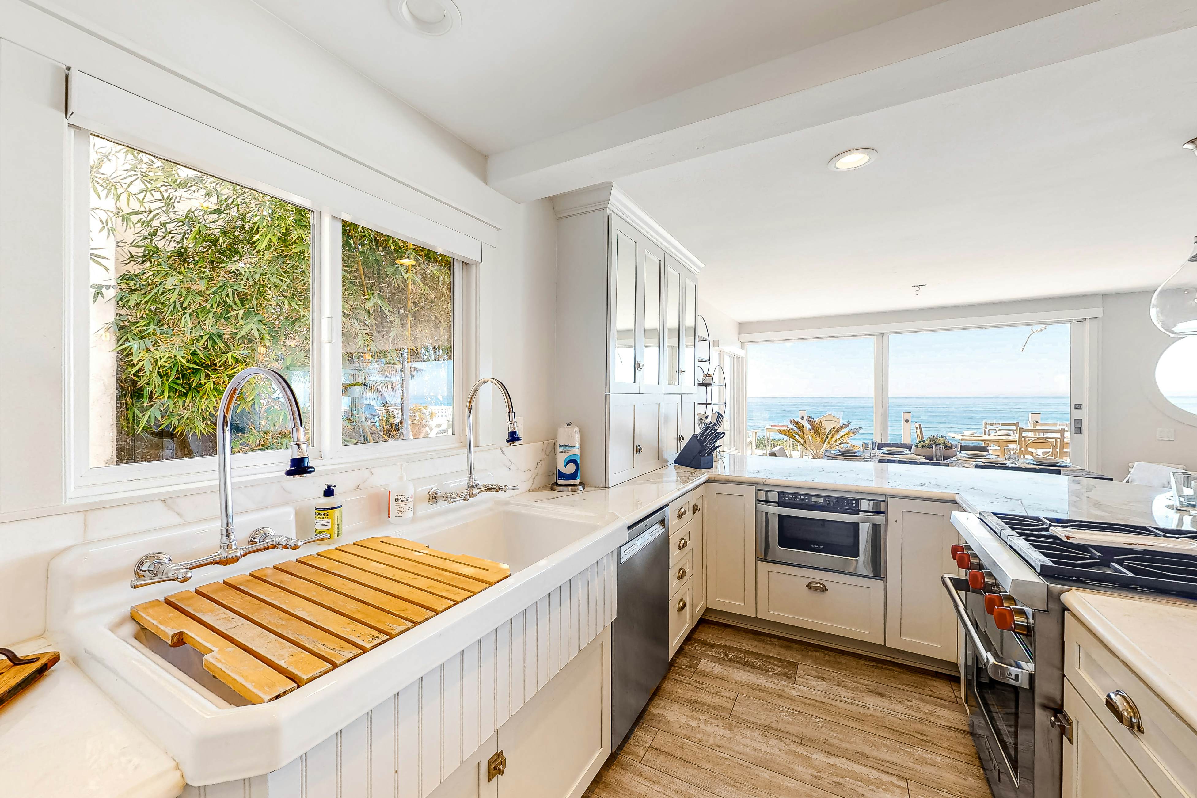 Pacific Ocean Paradise