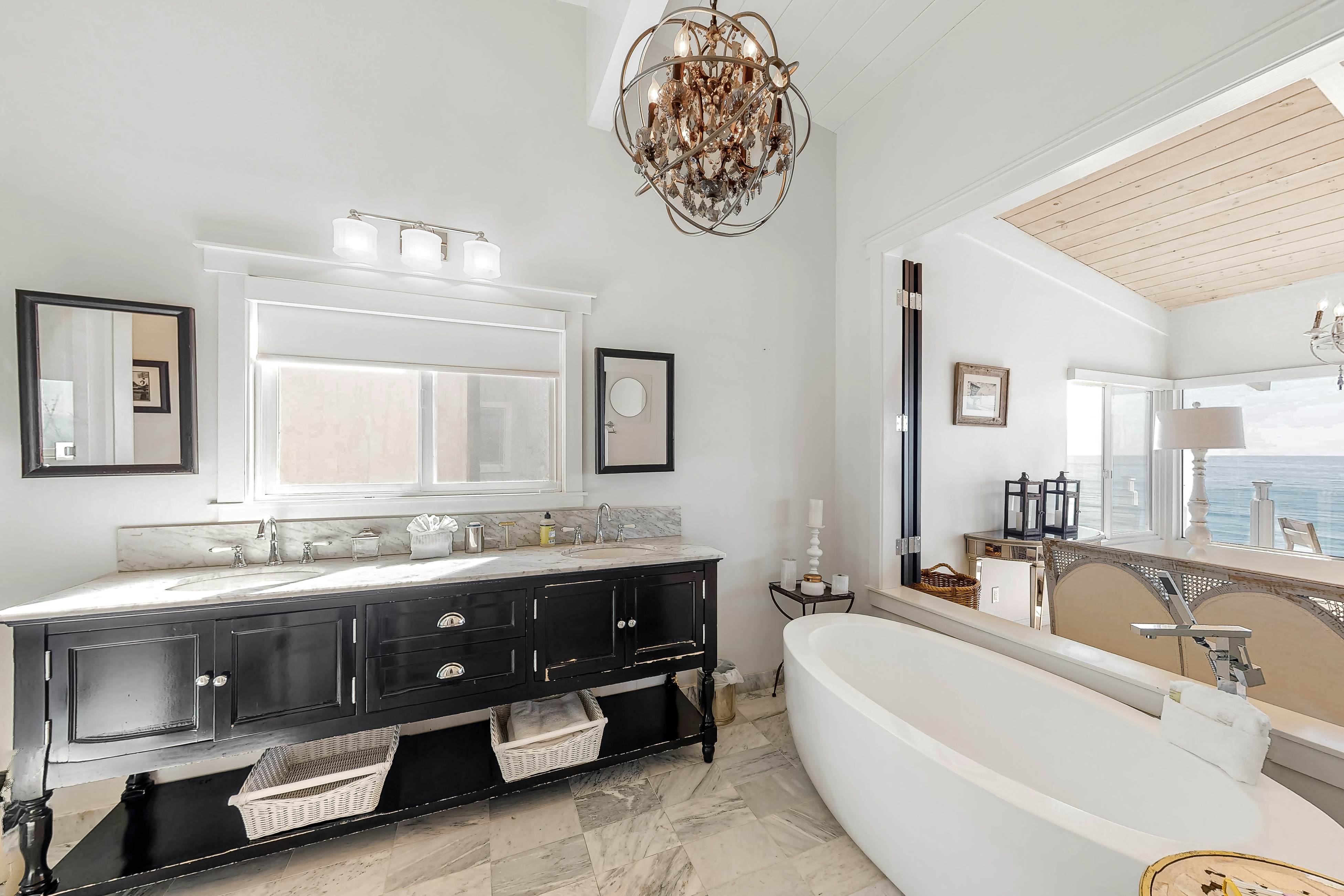 Pacific Ocean Paradise