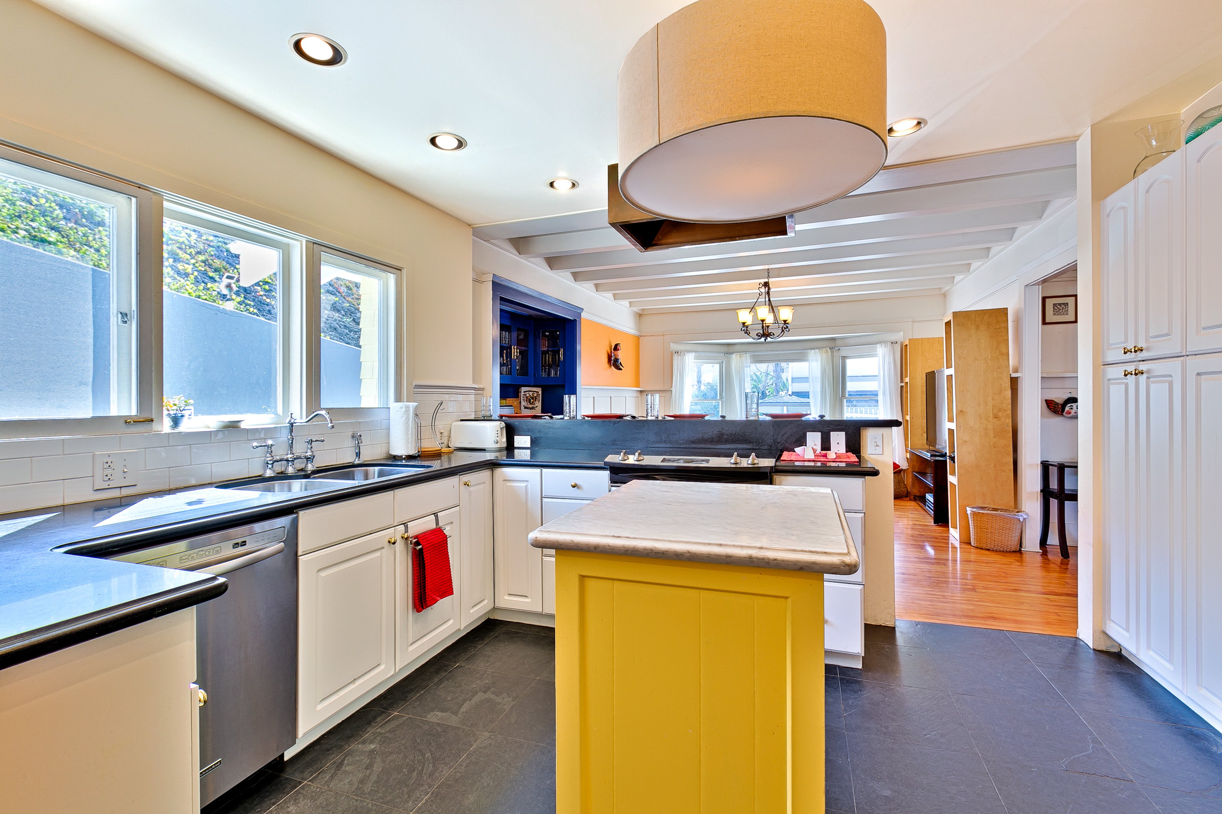 Casa Dolce Hillside Retreat w/ Amazing Ocean Views + Walk to Shops